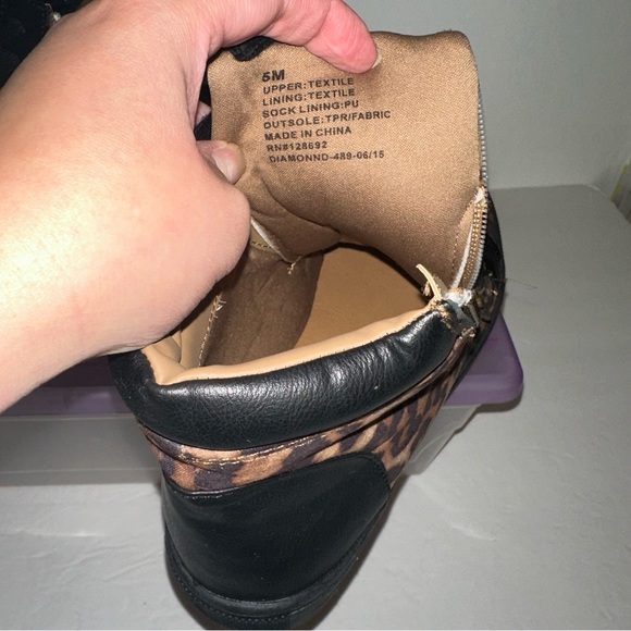 Steve Madden Leopard Print High Top Lace Up & Zip Up Sneaker Size 5M Womens - Picture 10 of 15